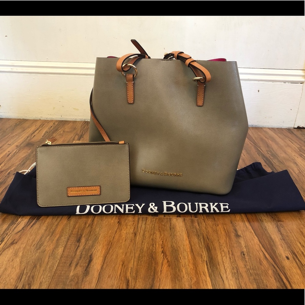 Dooney & Bourke NEW Purse/Tote w clutch (w/o tags)